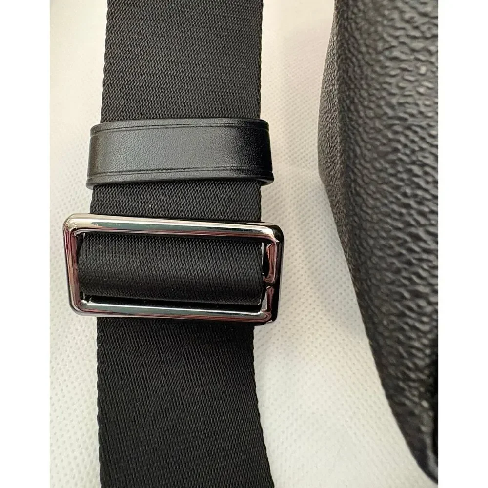 MICHAEL KORS Messenger Bag in Red & Black - Mint Condition - Retail: $280